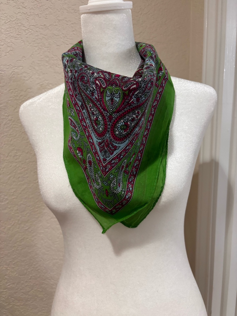 Aratta styling piece Green and Pink Paisley cotton Scarf